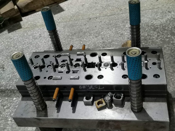 1603103222143499.jpg 高精密五金件模具.jpg