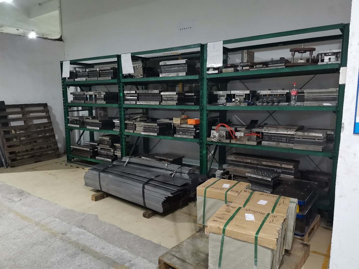 1603103237284552.jpg 精密冲压模具一角.jpg