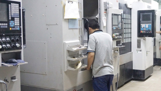 什么是 3+2 轴 CNC 飞速极速在线平台?